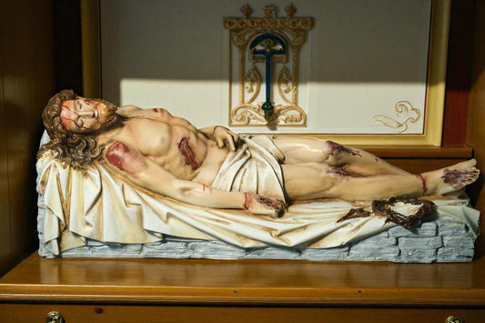 Handcrafted Jesus Entombment Statue: Antique-Style Catholic Figurine