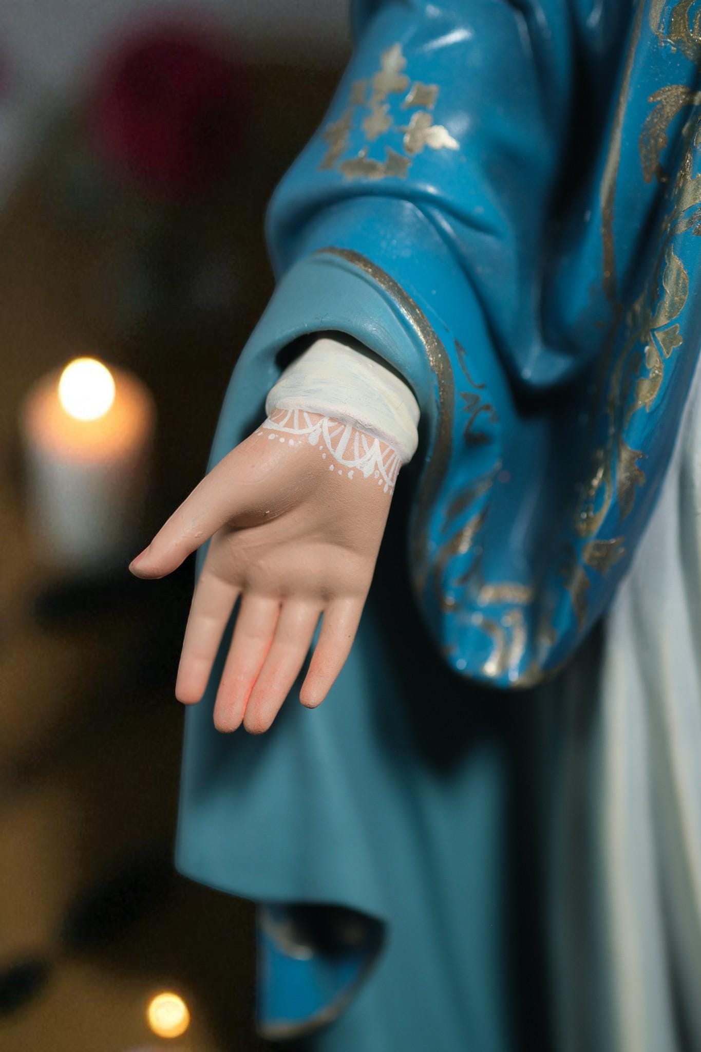 Hand-Painted Our Lady of Grace Statue: Virgin Mary Figurine, Antique Finish, 40cm