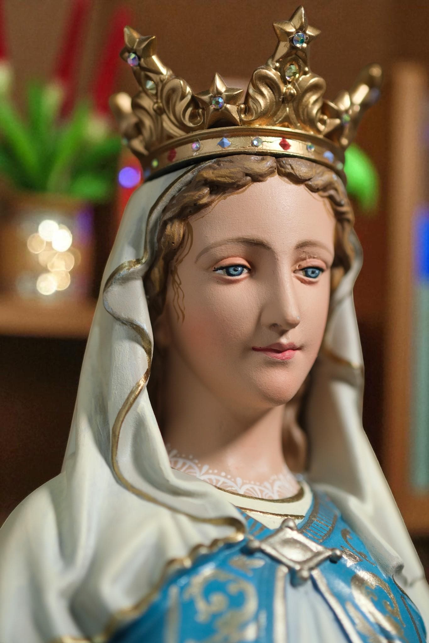 Hand-Painted Our Lady of Grace Statue: Virgin Mary Figurine, Antique Finish, 40cm