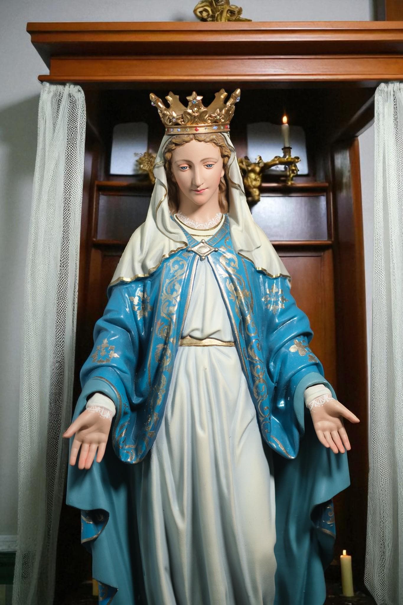 Hand-Painted Our Lady of Grace Statue: Virgin Mary Figurine, Antique Finish, 40cm