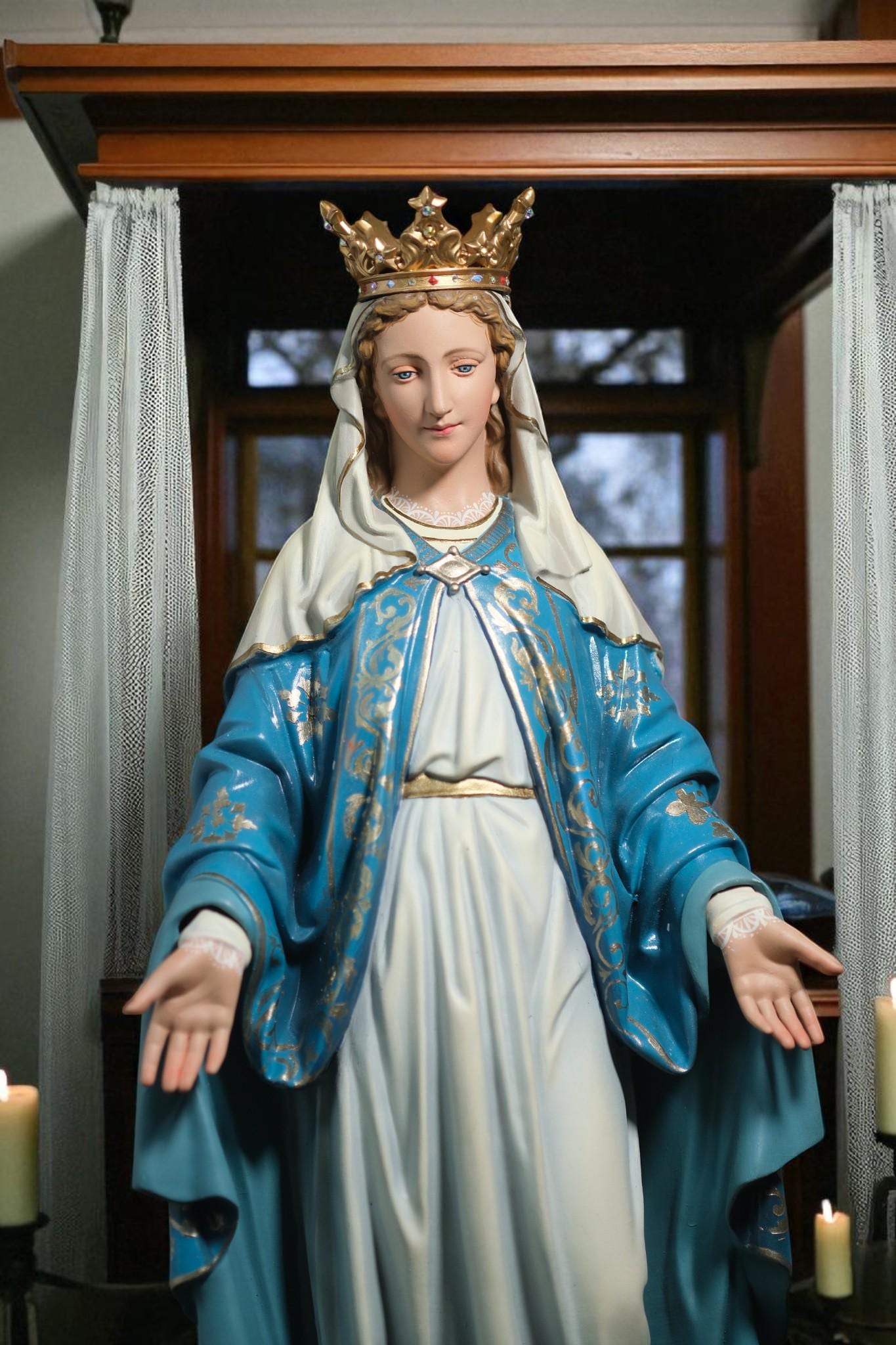 Hand-Painted Our Lady of Grace Statue: Virgin Mary Figurine, Antique Finish, 40cm
