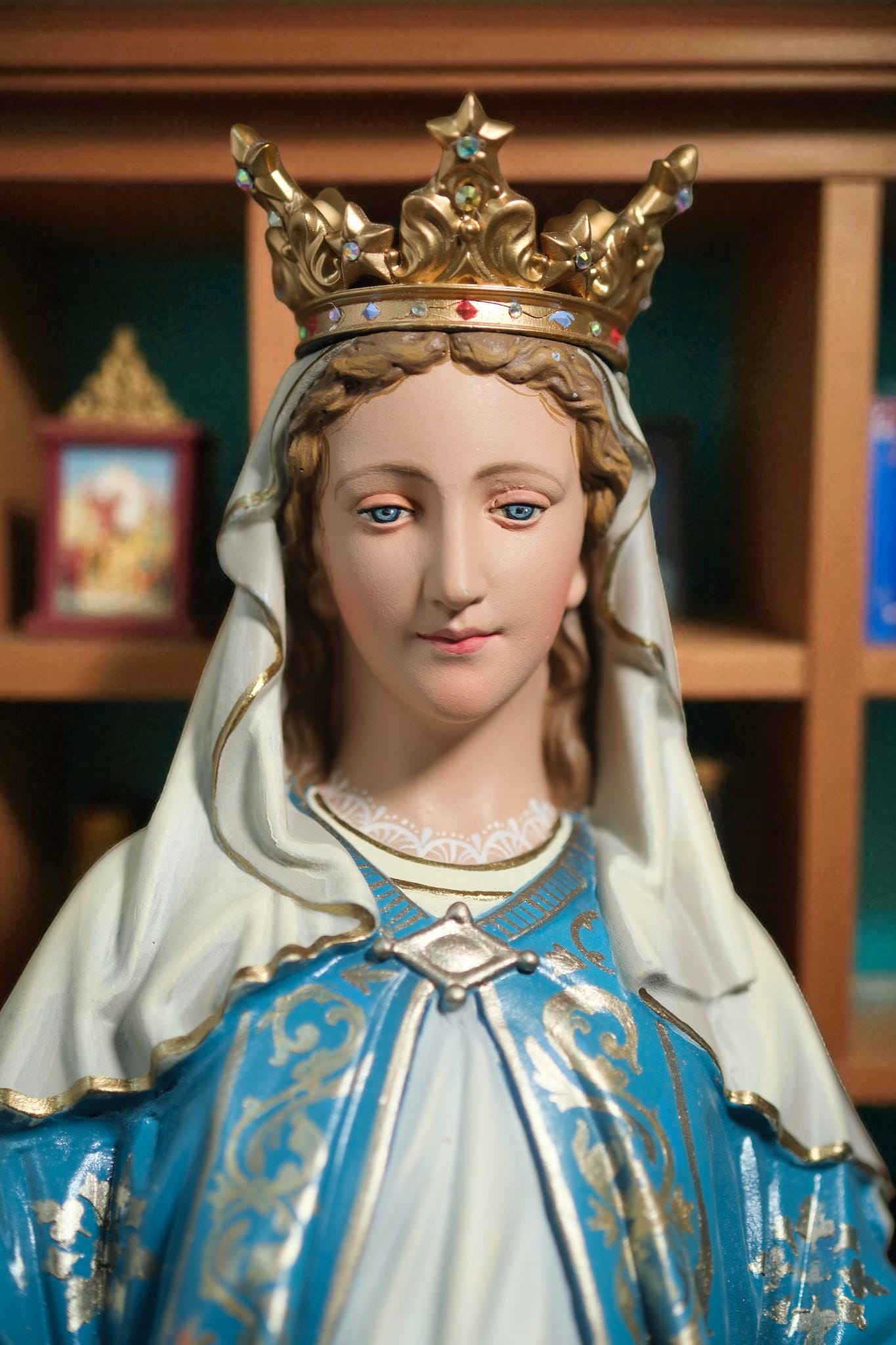 Hand-Painted Our Lady of Grace Statue: Virgin Mary Figurine, Antique Finish, 40cm