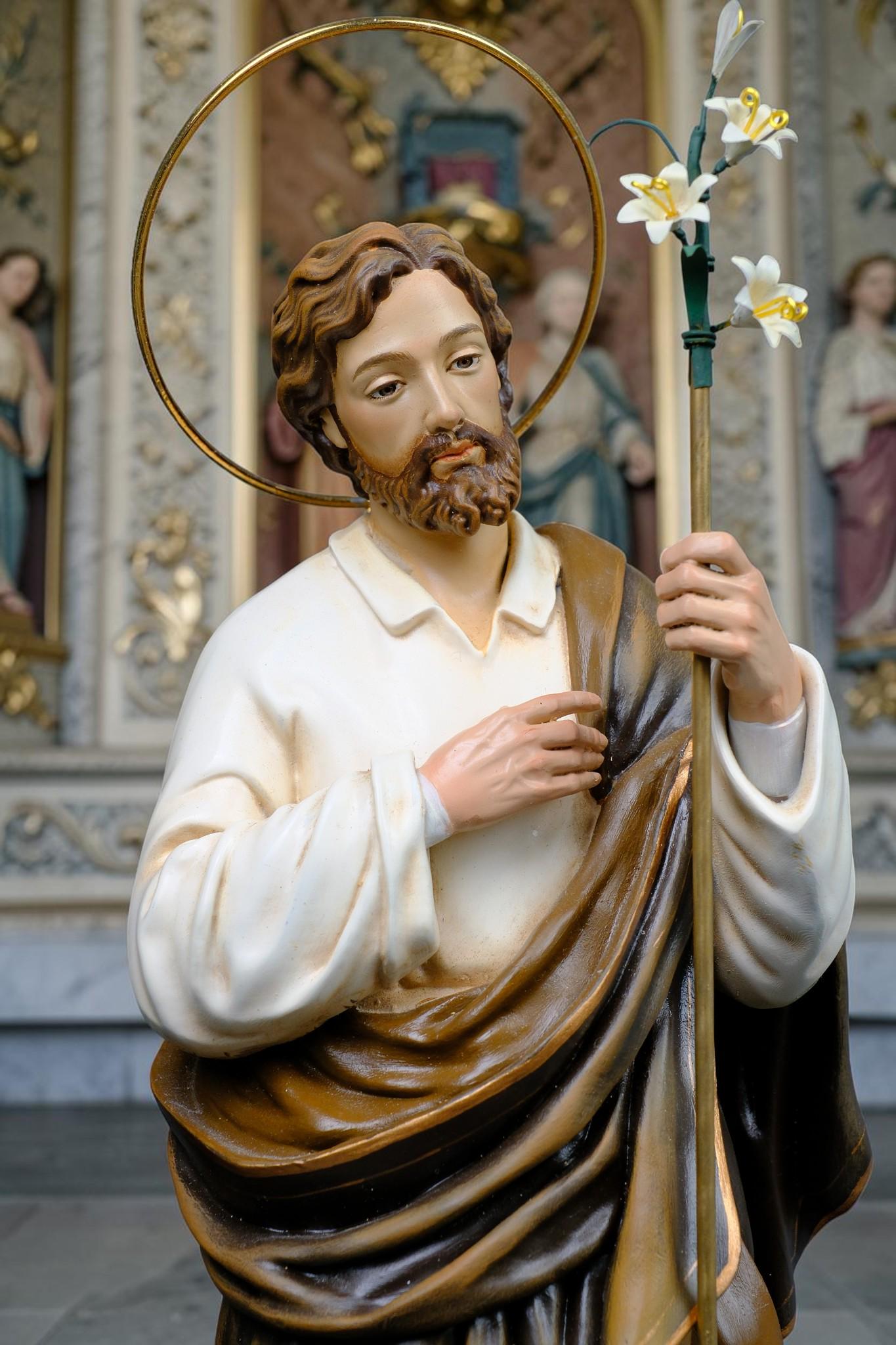 Hand-Painted St. Joseph Statue with Lily, Catholic Religious Home Decor, Stone Resin Altar Figure __etsy:8191642801