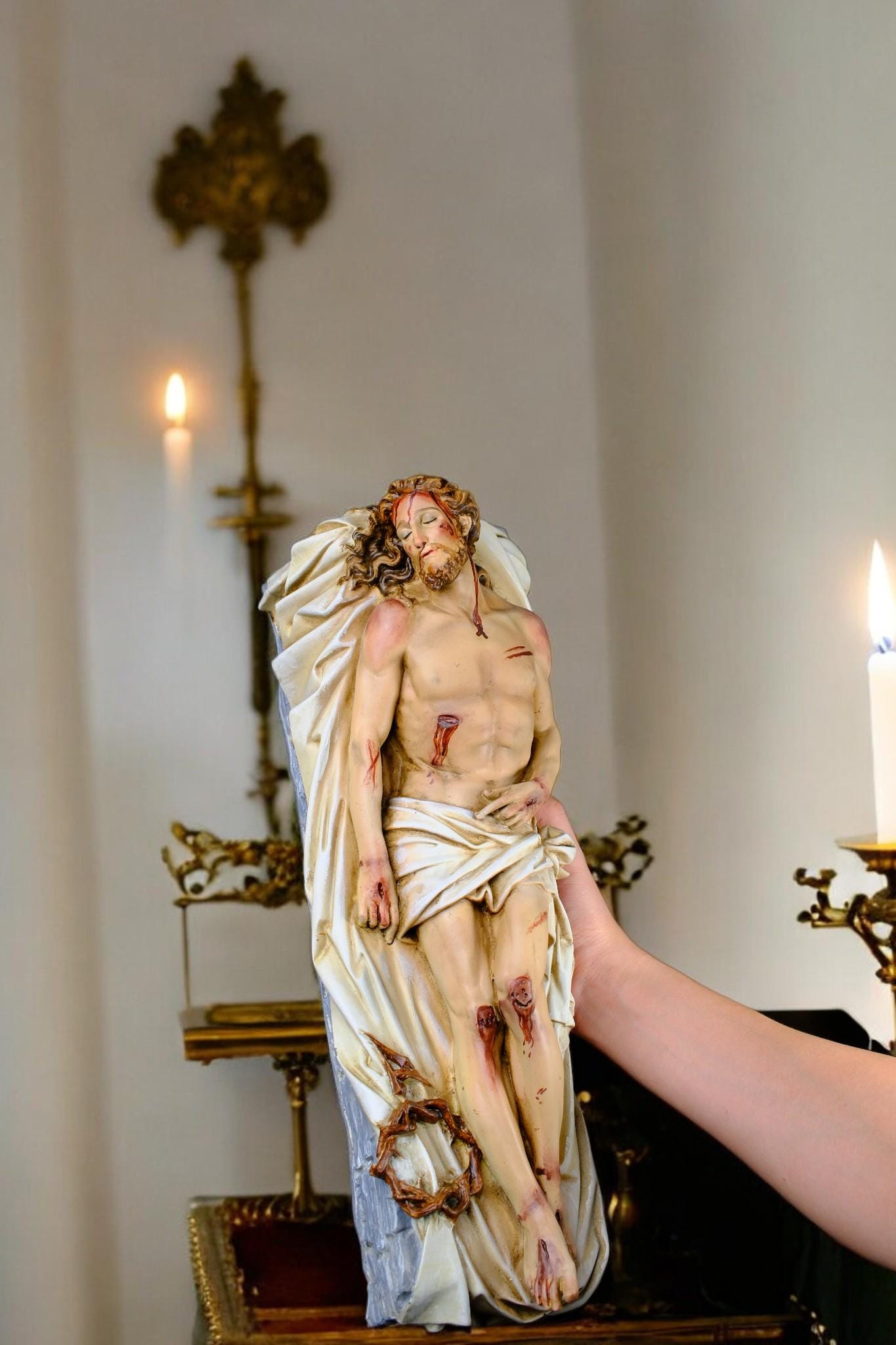 Handcrafted Jesus Entombment Statue: Antique-Style Catholic Figurine