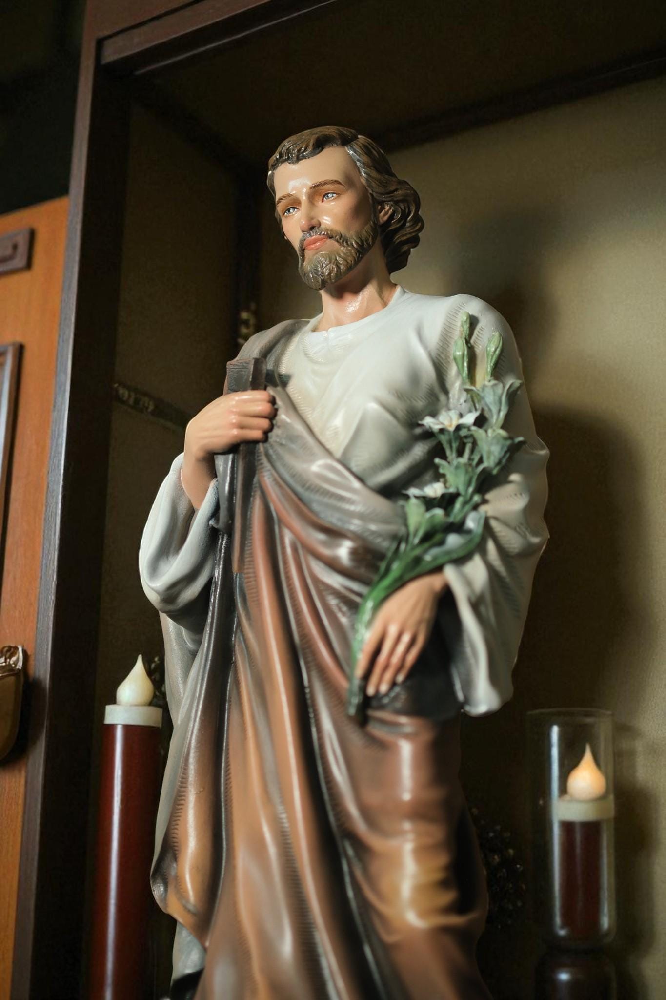 Hand-Painted Saint Joseph Statue with Lily: Antique Stone-Resin Figurine (43 cm) __etsy:7332896071