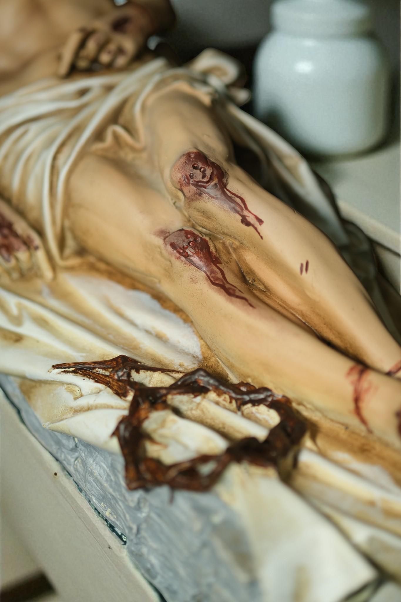 Handcrafted Jesus Entombment Statue: Antique-Style Catholic Figurine (etsy image id: 7387218958)