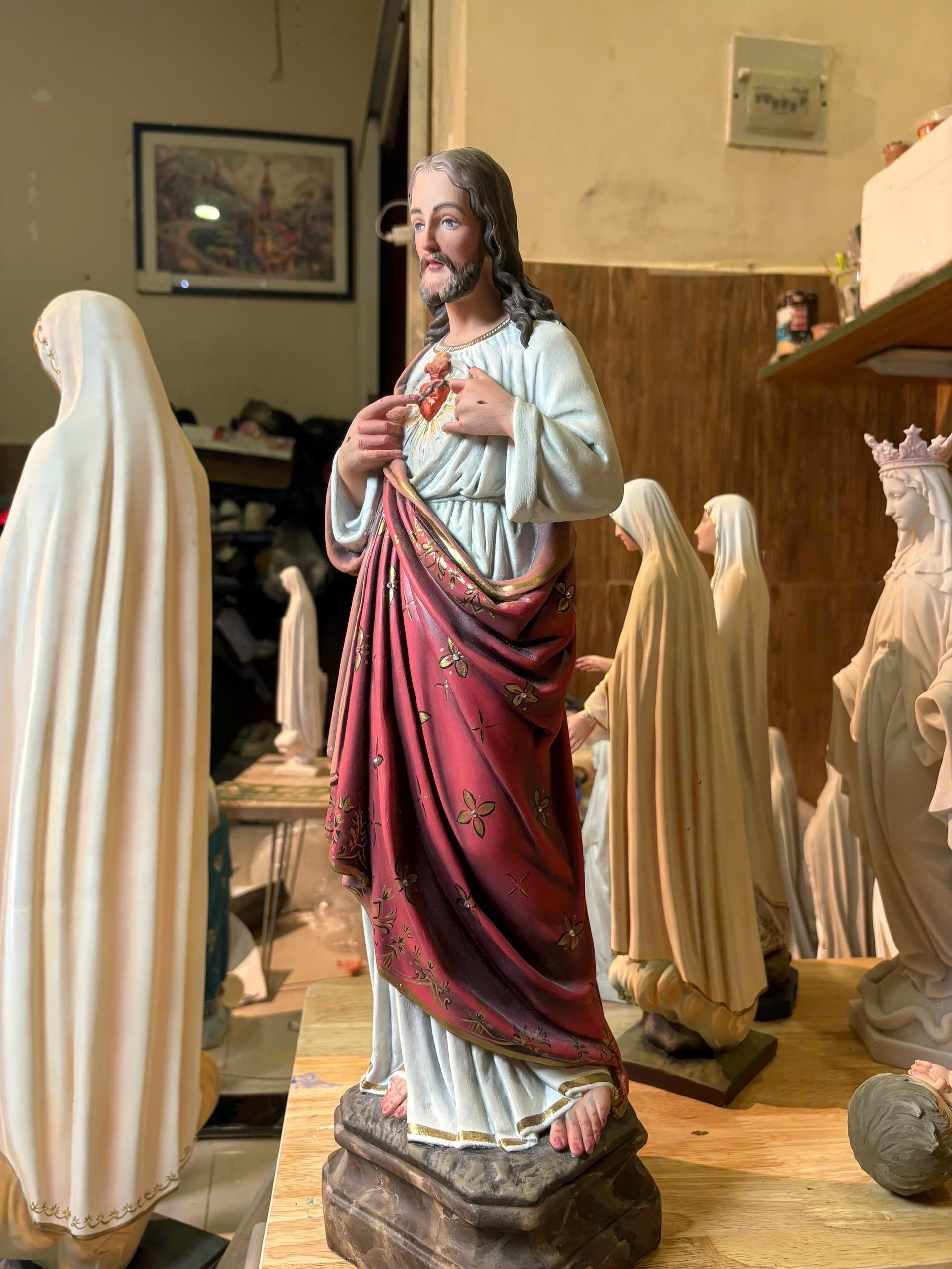 Hand-Painted Sacred Heart of Jesus Statue | Antique Style Catholic Decor (55cm) (etsy image id: 7540772331)