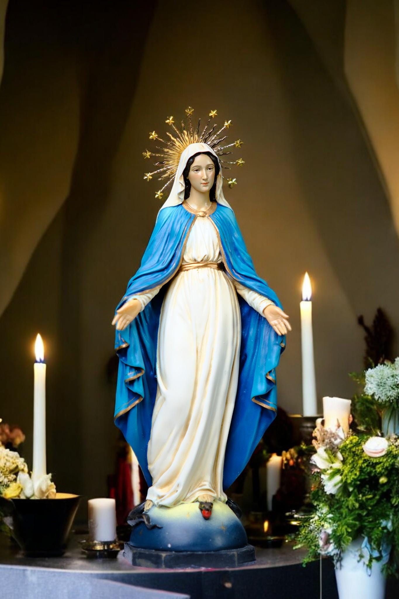 Hand-Painted Our Lady of Grace Statue with 12 Stars Halo __etsy:7591890293