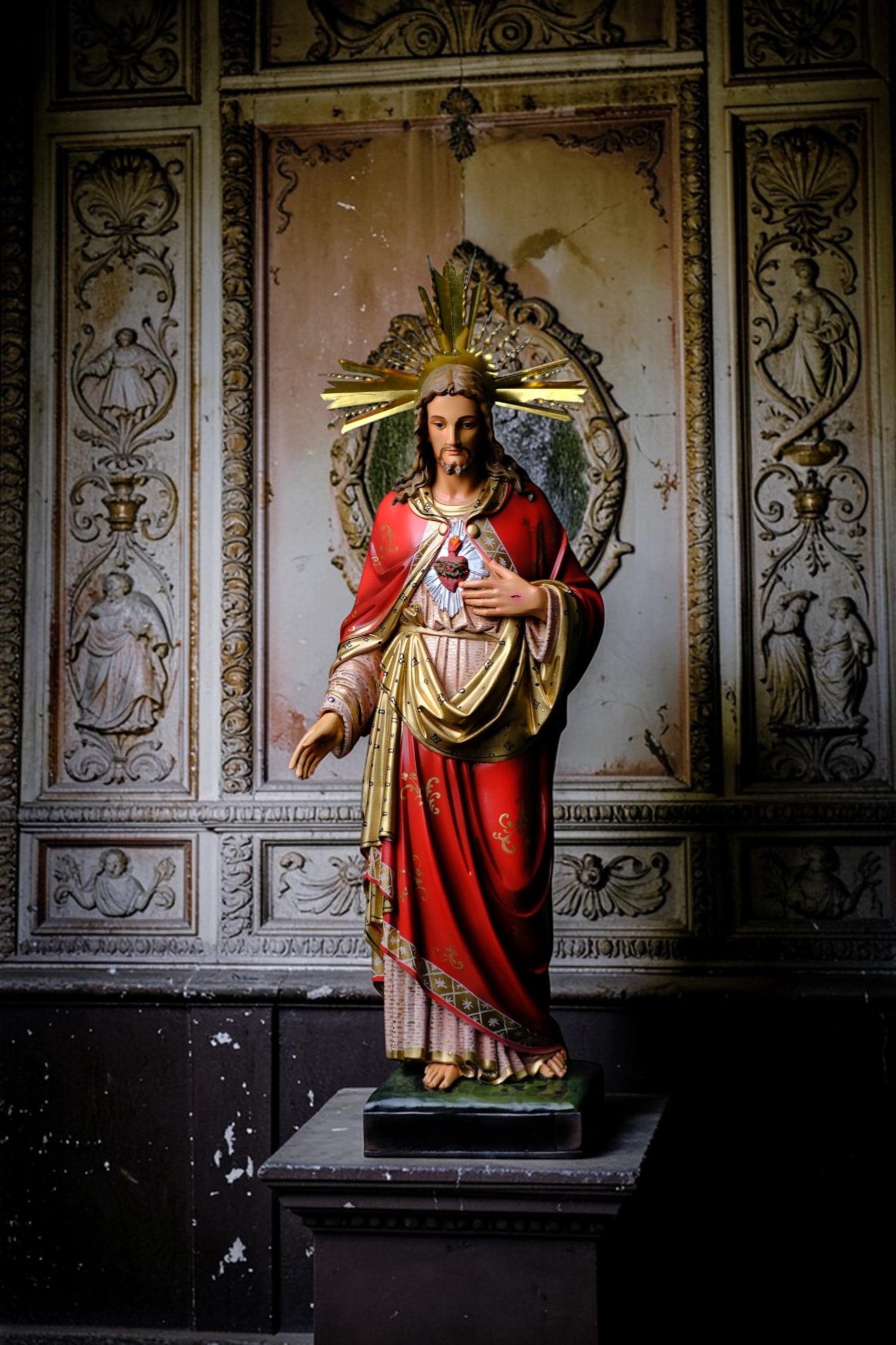 Hand-Painted Sacred Heart of Jesus Statue, 40cm Catholic Home Altar Decor, Antique Finish Figure (etsy image id: 7886387077)
