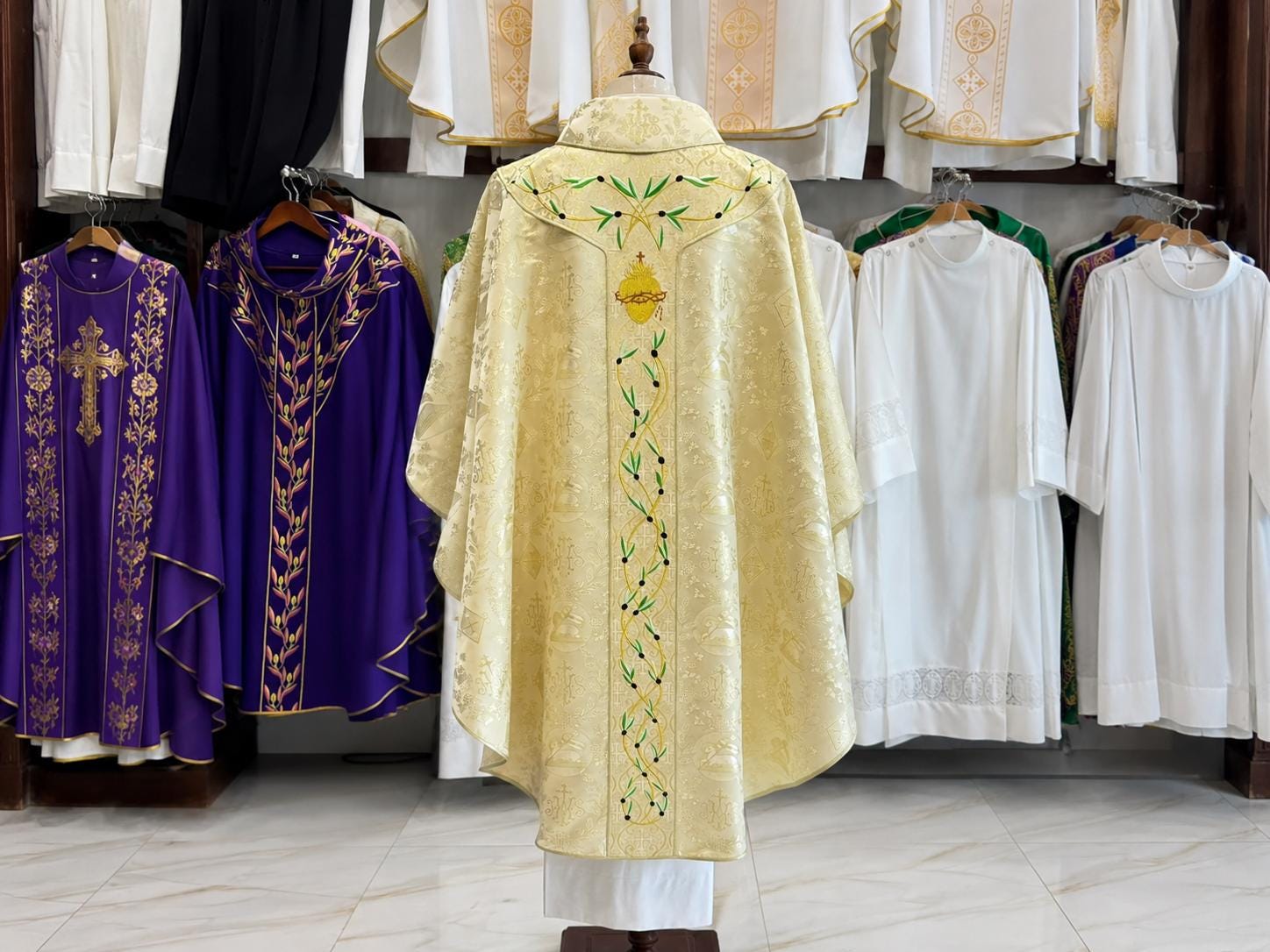 Custom Embroidered Gold White Catholic Chasuble Vestment – Liturgical Clergy Robe (etsy image id: 8023272298)