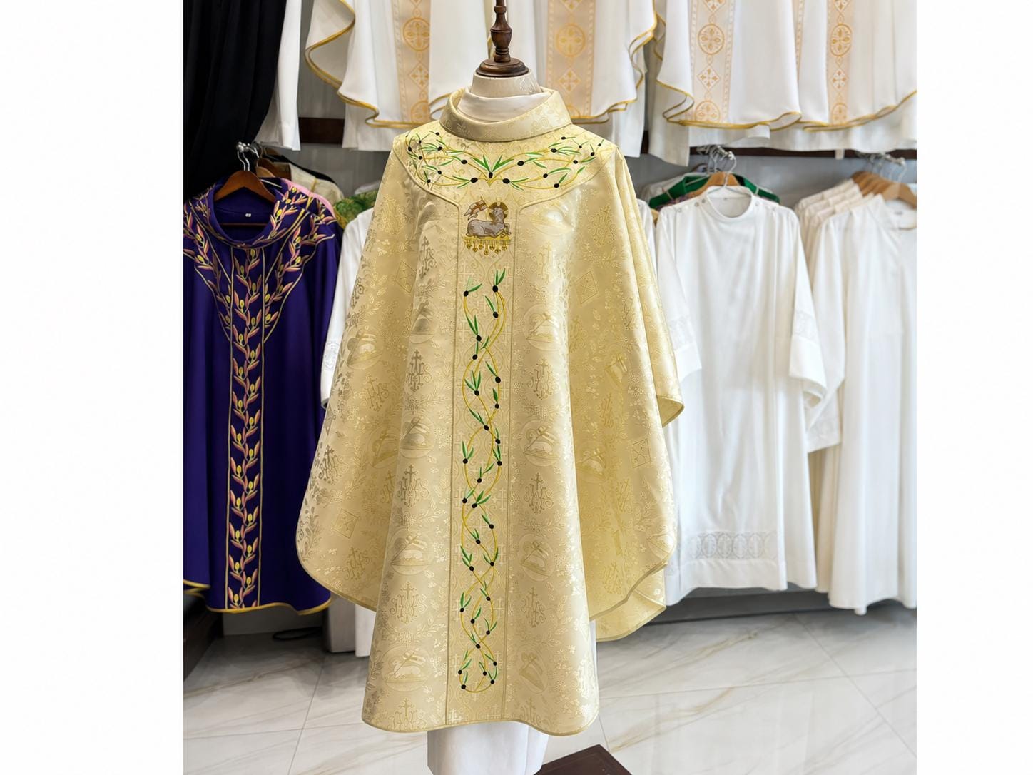 Custom Embroidered Gold White Catholic Chasuble Vestment – Liturgical Clergy Robe (etsy image id: 8023272302)