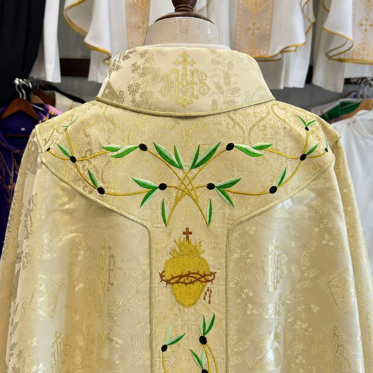 Custom Embroidered Gold White Catholic Chasuble Vestment – Liturgical Clergy Robe (etsy image id: 8023272366)