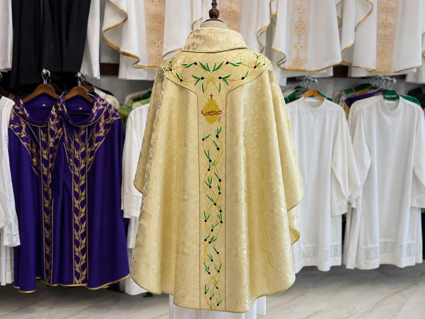 Custom Embroidered Gold White Catholic Chasuble Vestment – Liturgical Clergy Robe (etsy image id: 8071184239)