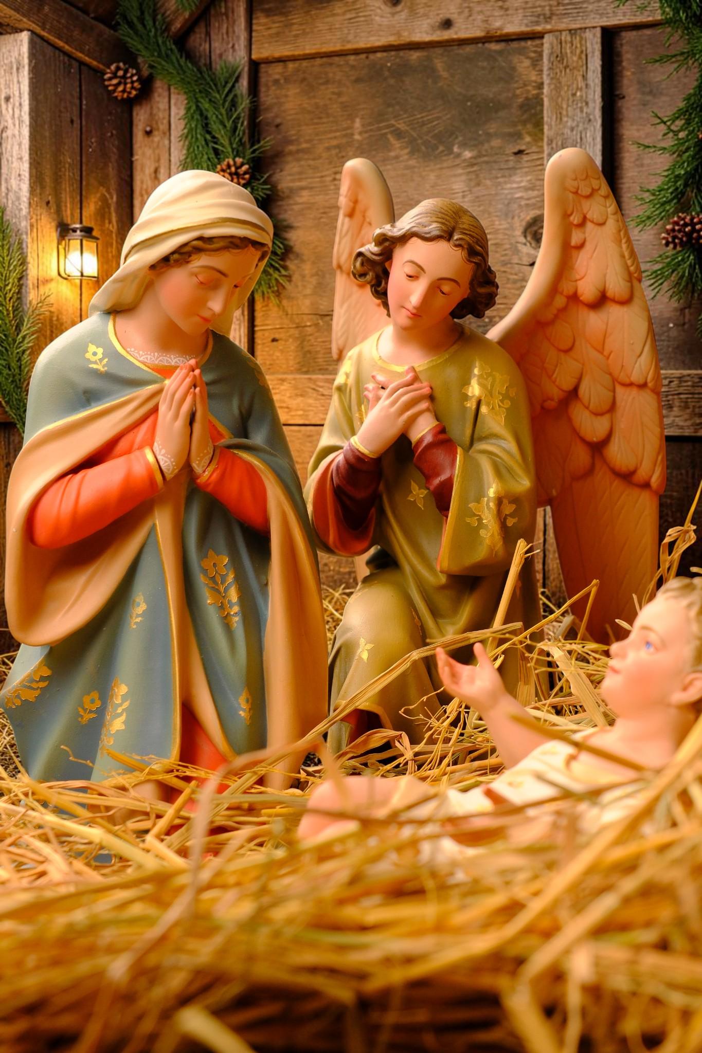 Hand-Painted 10-Piece Catholic Nativity Set: Holy Family Religious Christmas Decor