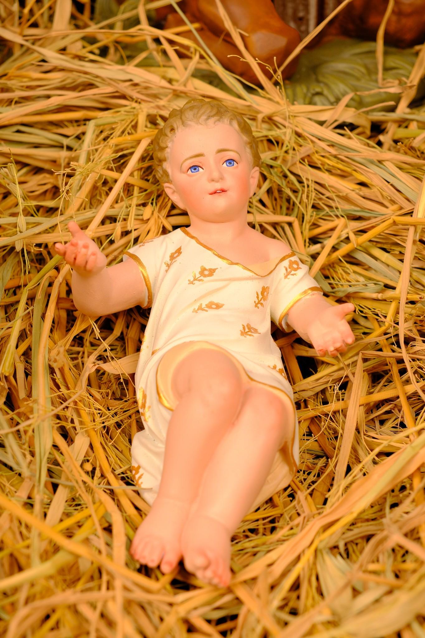 Hand-Painted 10-Piece Catholic Nativity Set: Holy Family Religious Christmas Decor