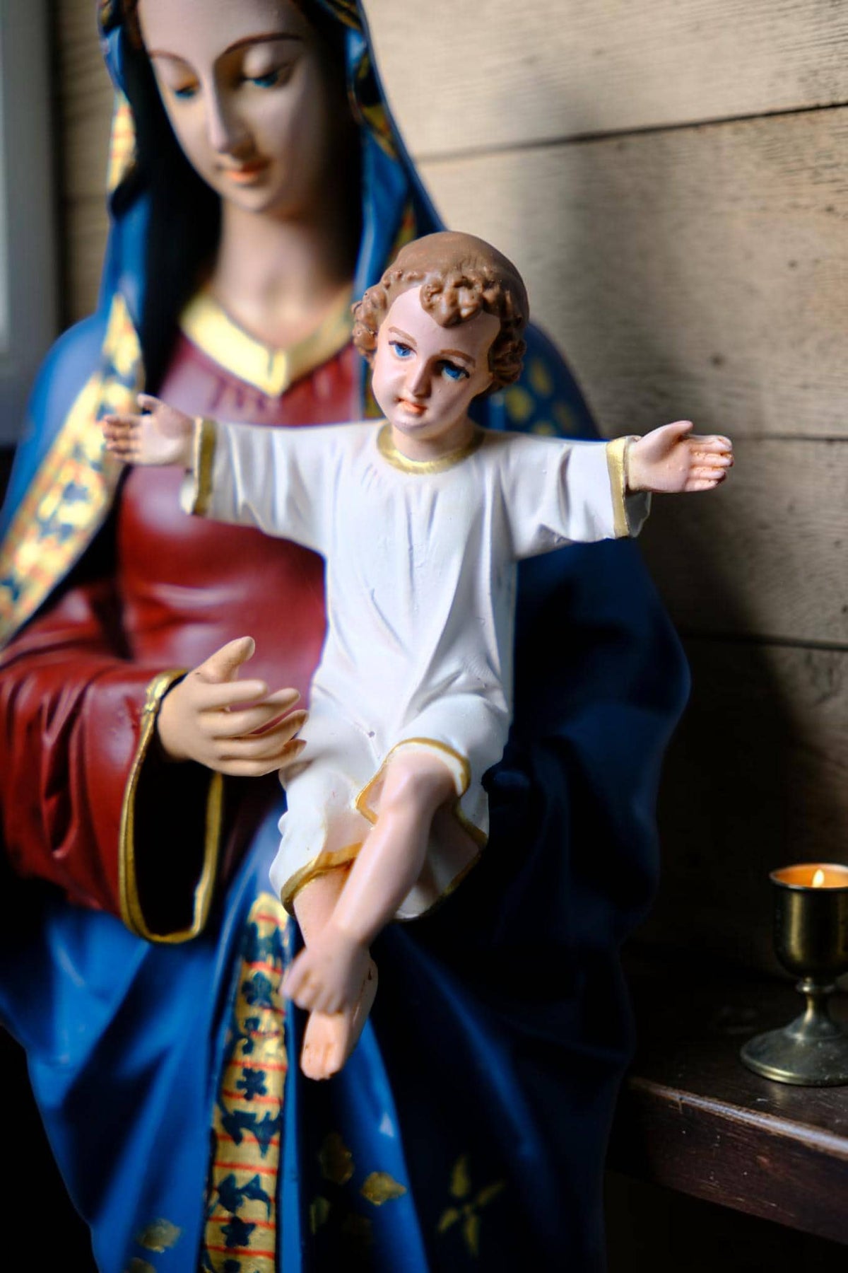 Virgin Mary with Child Jesus Statue Floral Catholic Home Altar Decor