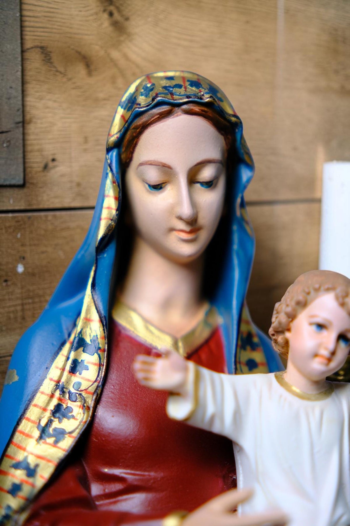 Virgin Mary with Child Jesus Statue Floral Catholic Home Altar Decor
