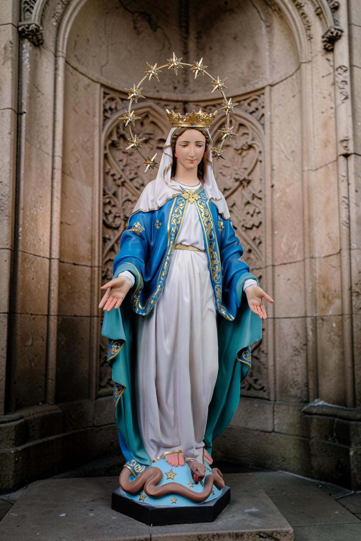 Hand-Painted Our Lady of Grace Statue: Virgin Mary Figurine, Antique Finish, 40cm __etsy:8526868181