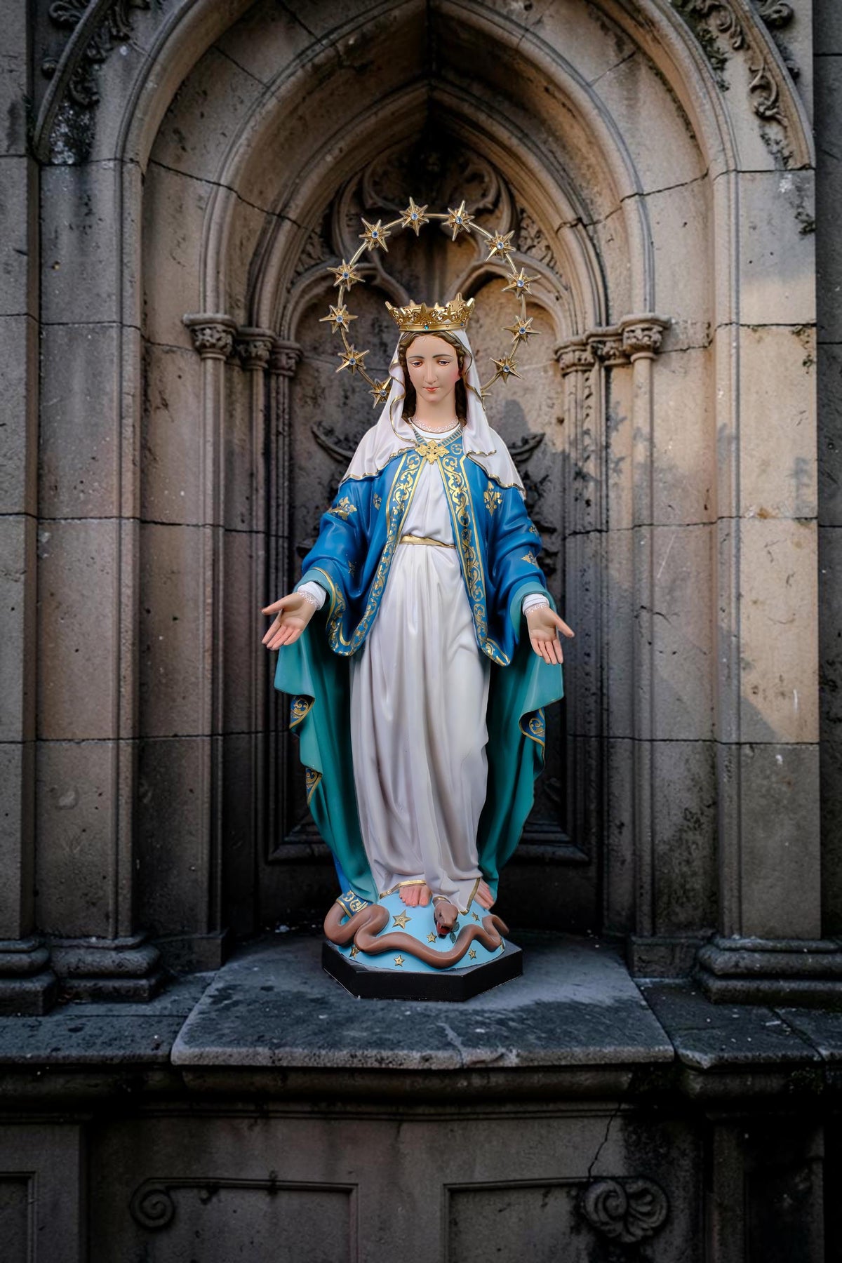 Hand-Painted Our Lady of Grace Statue, Catholic Home Altar Decor (40cm/60cm)