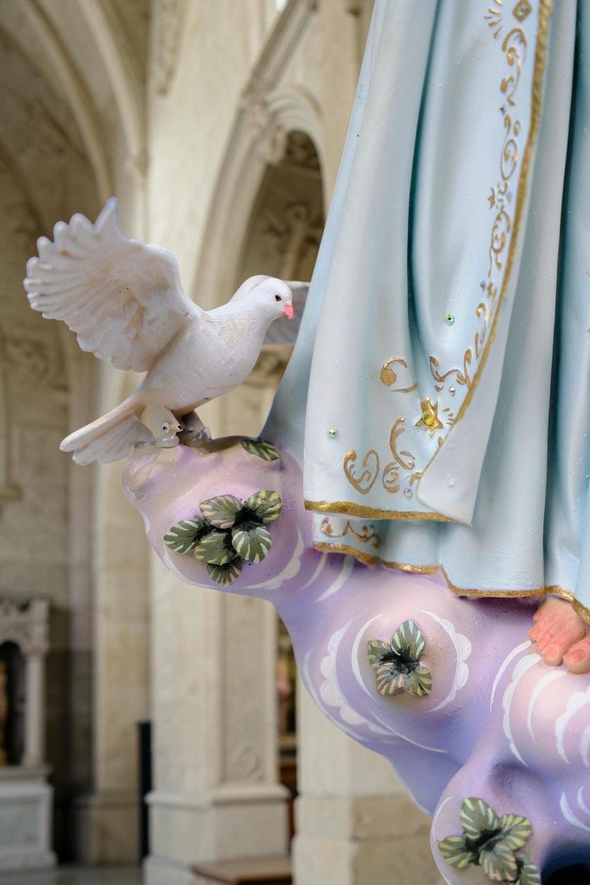 Hand-Painted Our Lady of Peace Statue 40cm Marian Figurine with Doves, Gold Accents, Home Altar Decor __etsy:8582738356