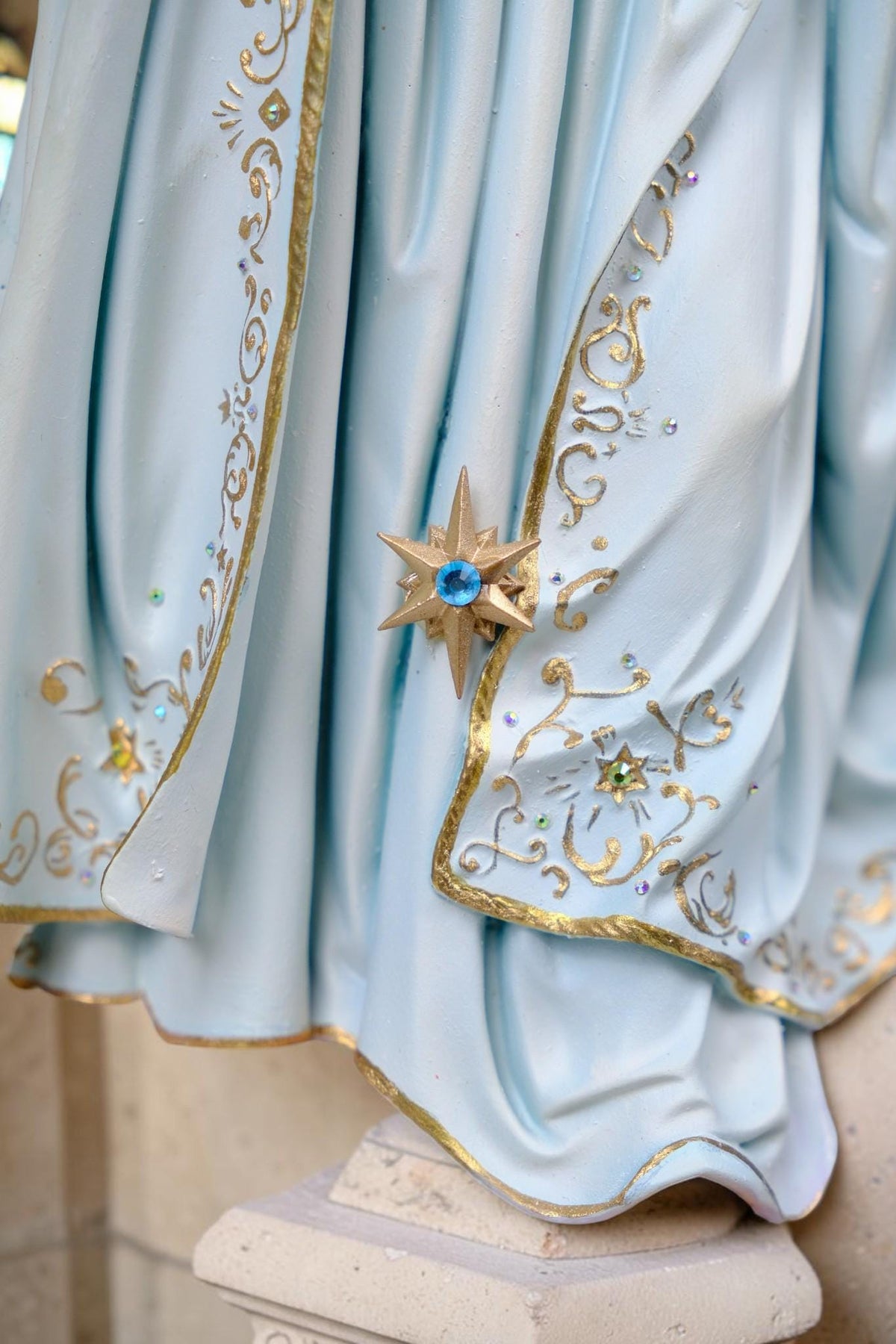 Hand-Painted Our Lady of Peace Statue 40cm Marian Figurine with Doves, Gold Accents, Home Altar Decor __etsy:8582738360