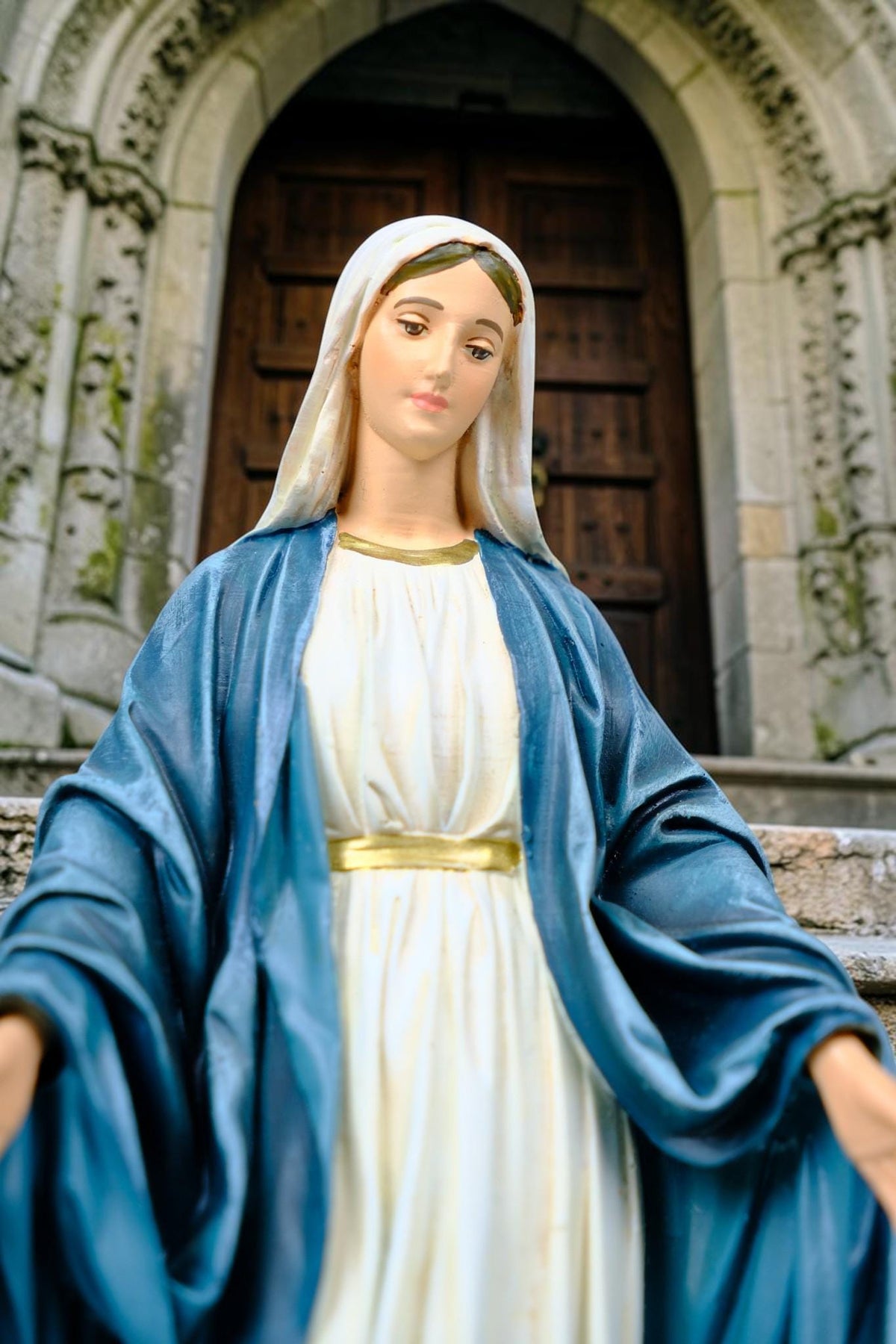 Hand-Painted Our Lady of Grace Statue, 25cm Marian Figurine, Catholic Home Altar Decor