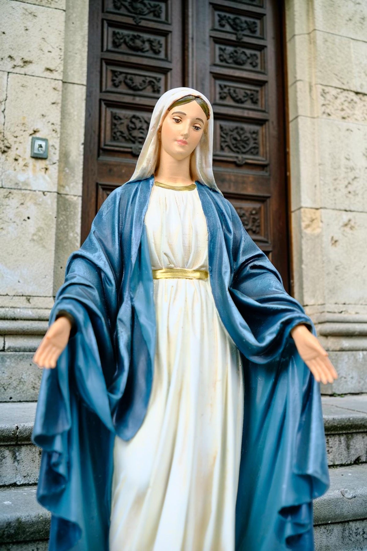Hand-Painted Our Lady of Grace Statue, 25cm Marian Figurine, Catholic Home Altar Decor
