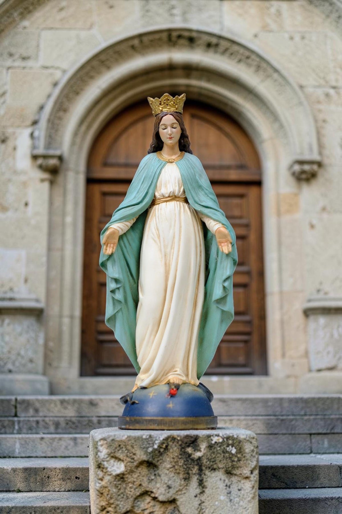 Our Lady of Grace Statue 13cm, Small Virgin Mary Catholic Statue, Hand Painted Mary Figurine, Catholic Gift, Prayer Room Home Altar Decor