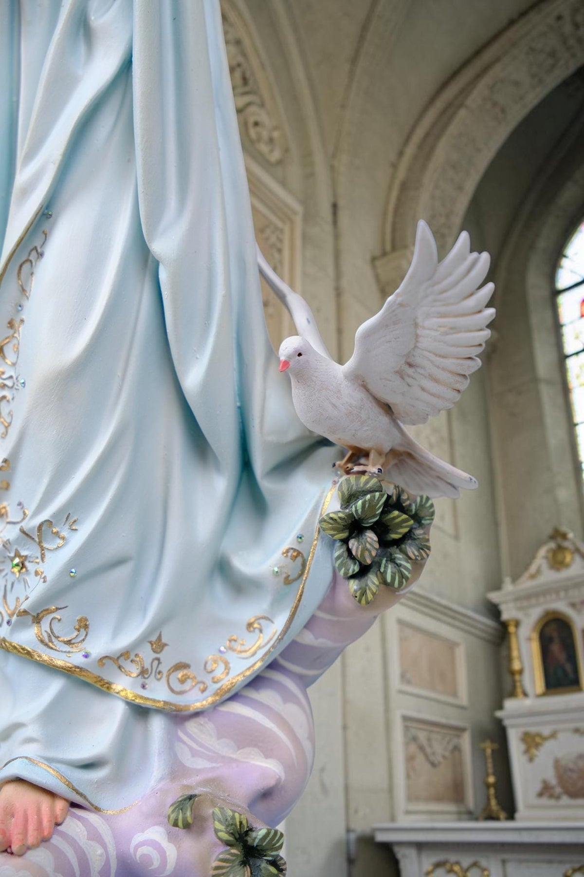 Hand-Painted Our Lady of Peace Statue 40cm Marian Figurine with Doves, Gold Accents, Home Altar Decor __etsy:8630581893