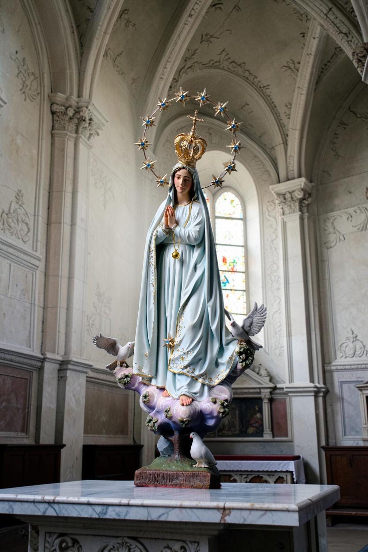Hand-Painted Our Lady of Peace Statue 40cm Marian Figurine with Doves, Gold Accents, Home Altar Decor __etsy:8630585141