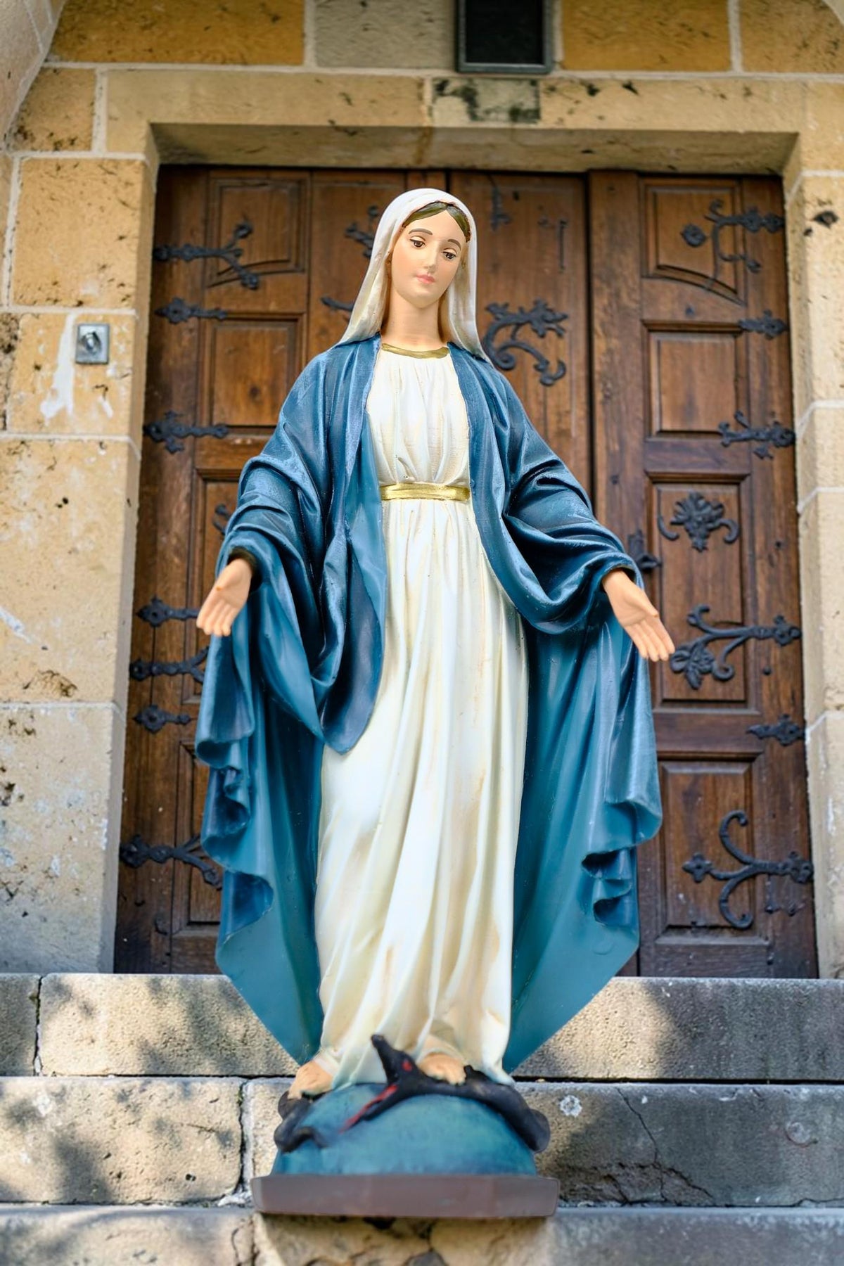 Hand-Painted Our Lady of Grace Statue, 25cm Marian Figurine, Catholic Home Altar Decor