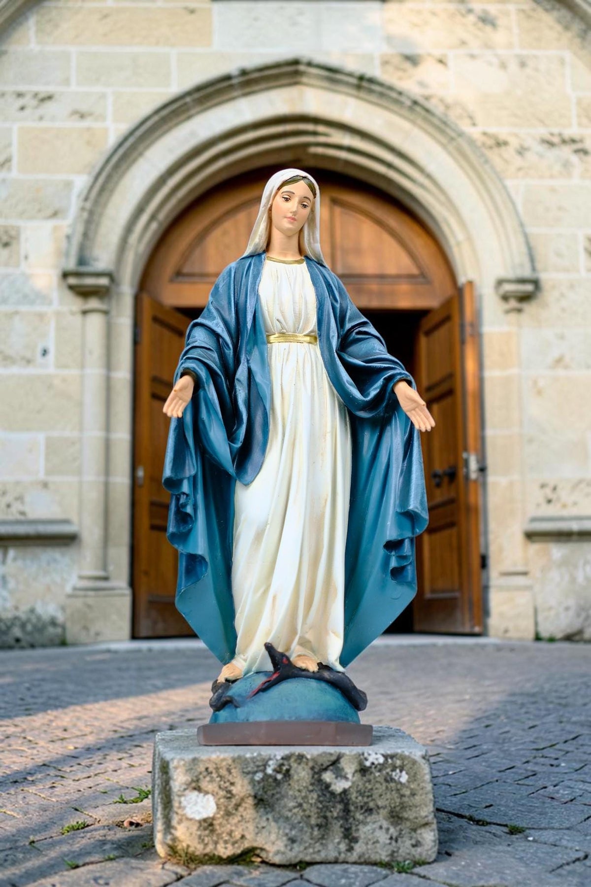 Hand-Painted Our Lady of Grace Statue, 25cm Marian Figurine, Catholic Home Altar Decor
