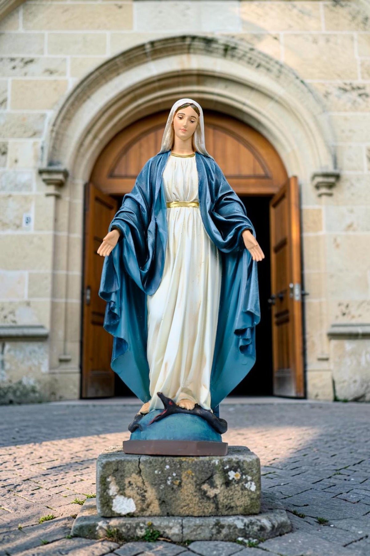Hand-Painted Our Lady of Grace Statue, 25cm Marian Figurine, Catholic Home Altar Decor