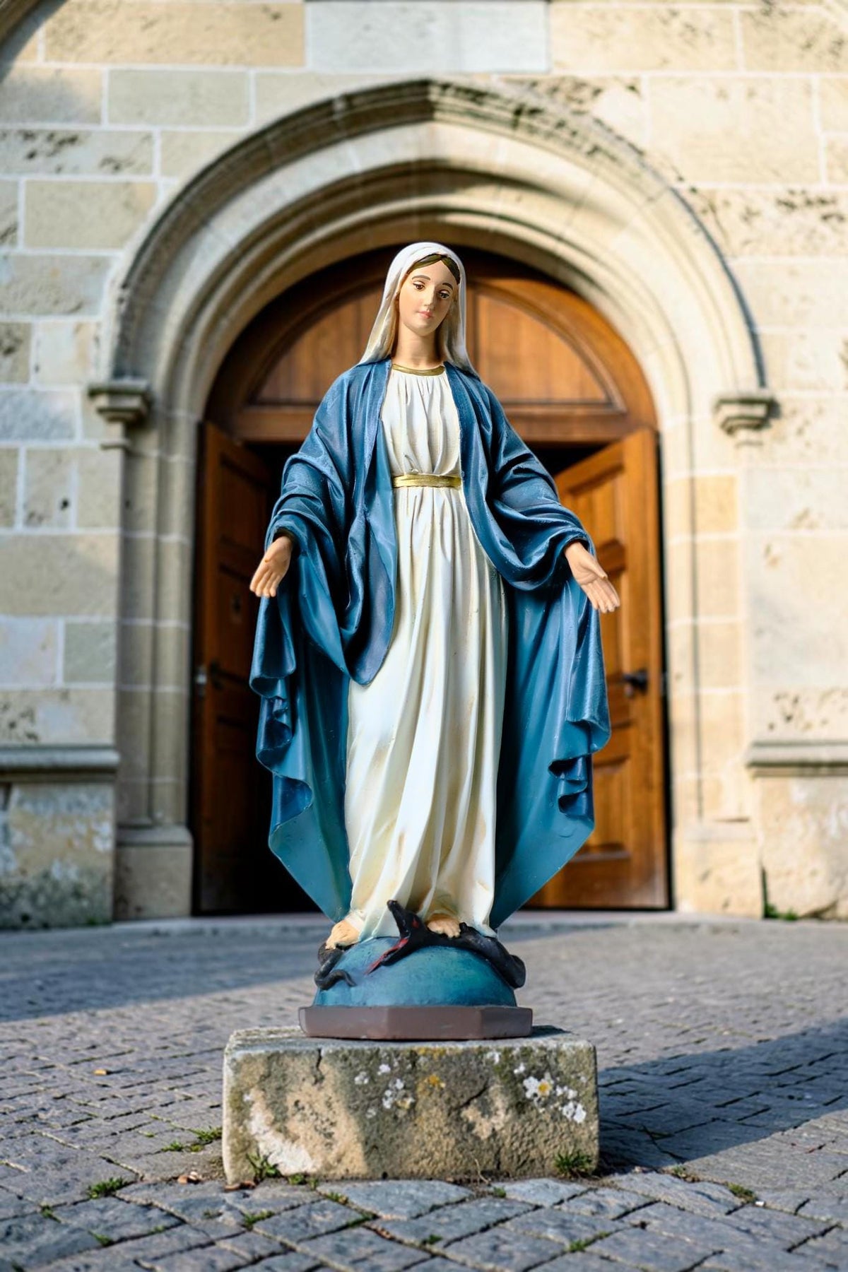 Hand-Painted Our Lady of Grace Statue, 25cm Marian Figurine, Catholic Home Altar Decor