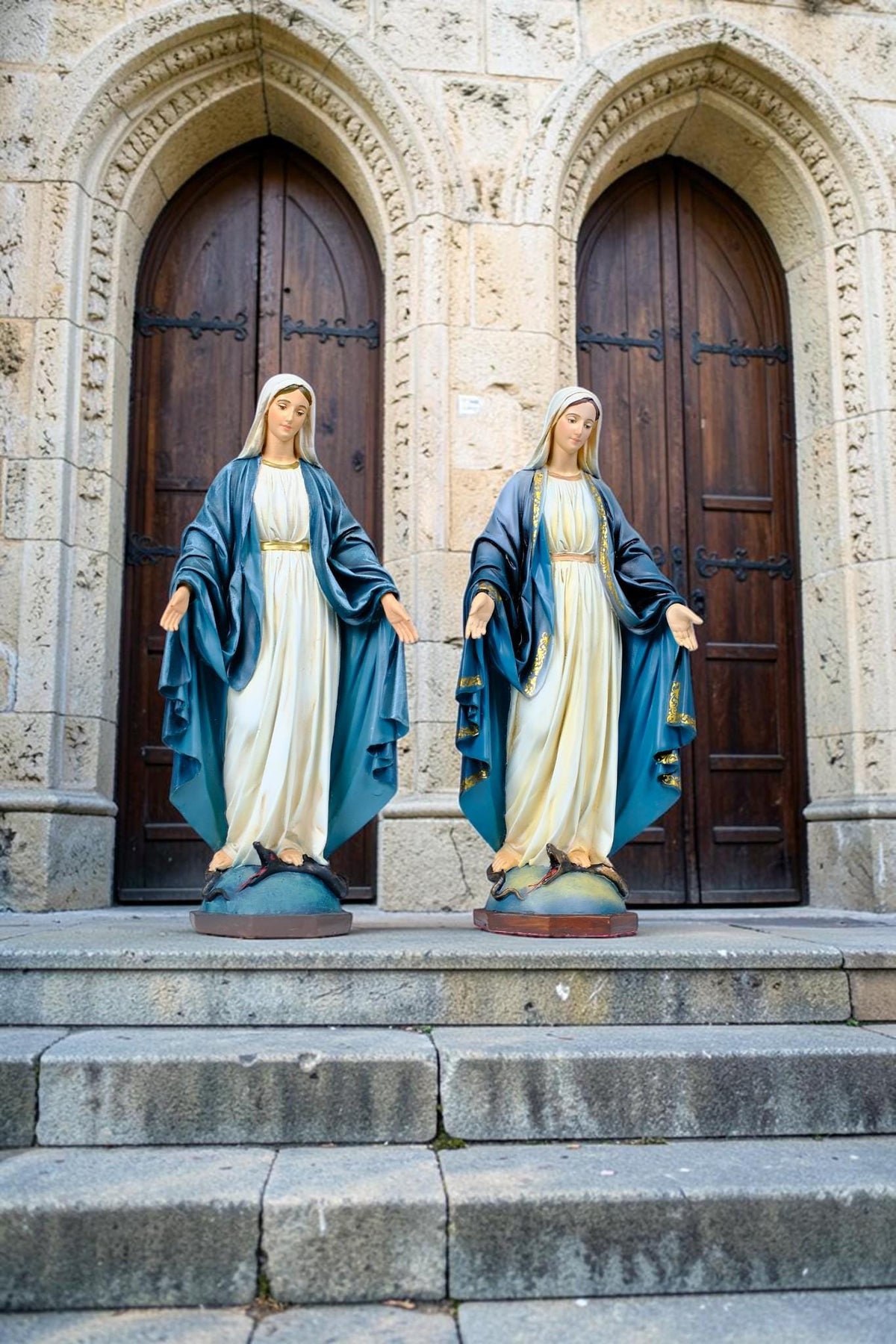 Hand-Painted Our Lady of Grace Statue: Antique Finish, Catholic Decor (25cm) __etsy:8637620129